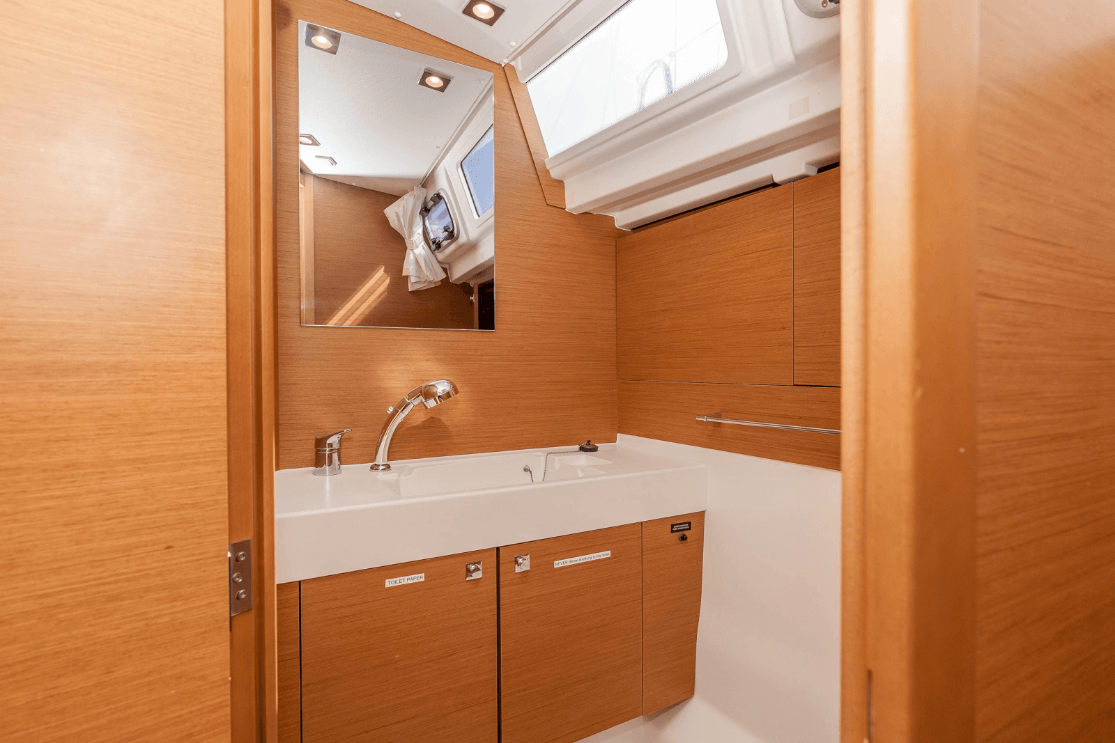 2018 Jeanneau Sun Odyssey 479 - Photo 36