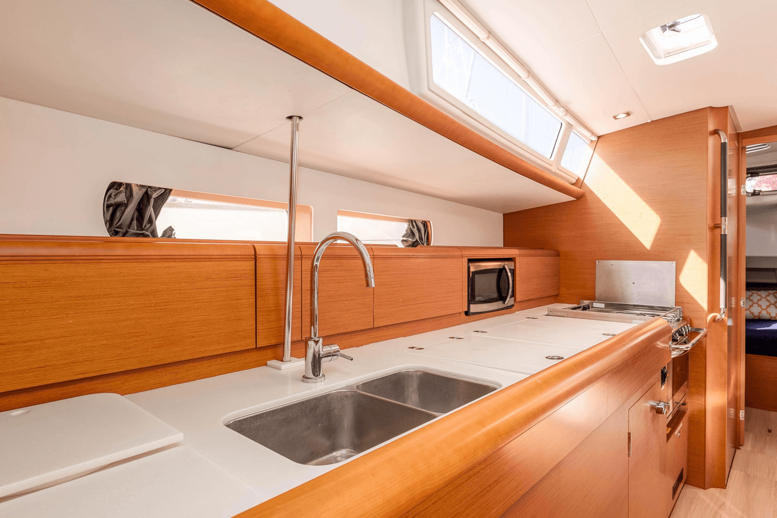 2018 Jeanneau Sun Odyssey 479 - Photo 27
