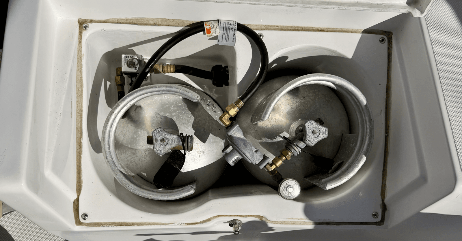 2023 Catalina 355 - Photo 33