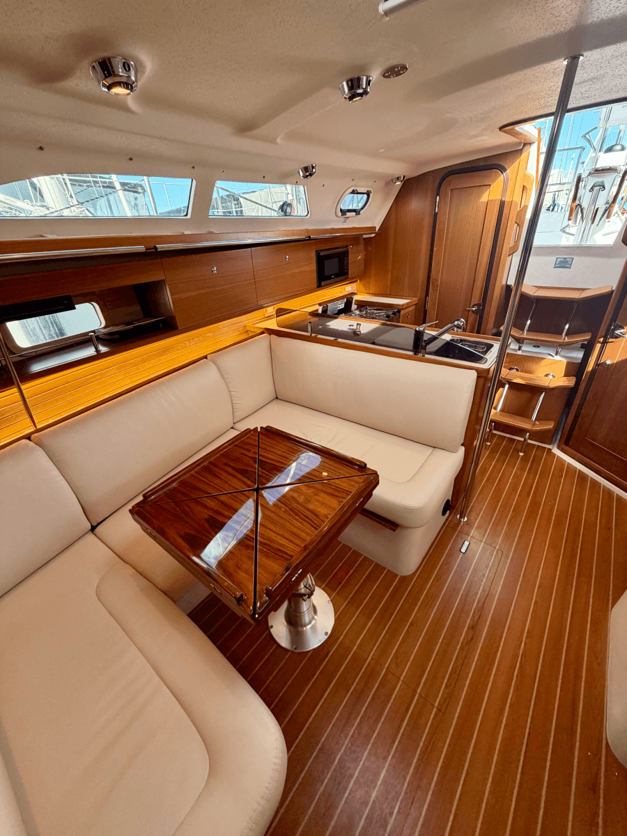 2023 Catalina 355 - Photo 17