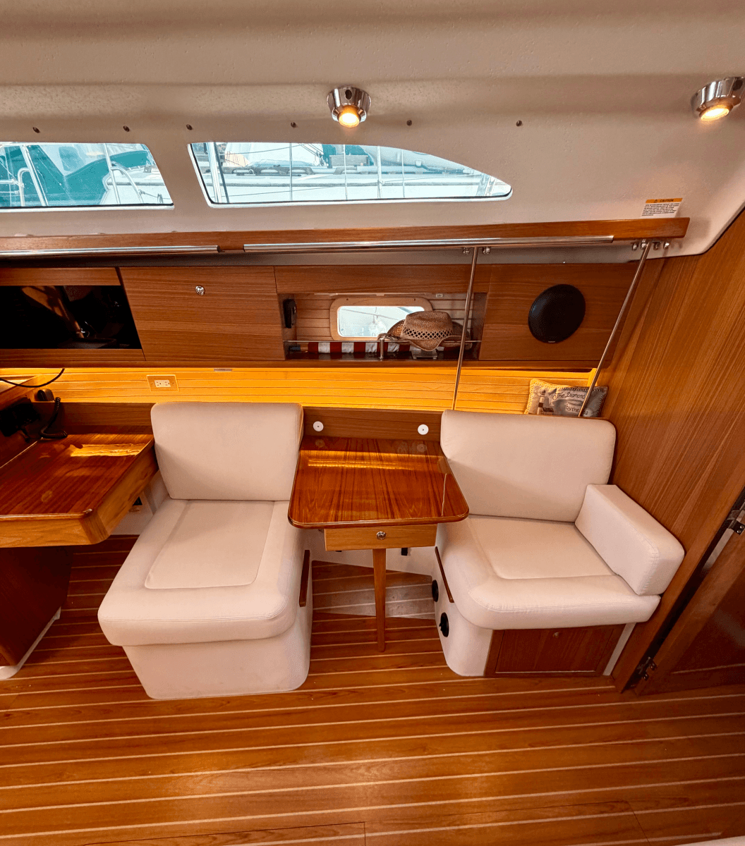 2023 Catalina 355 - Photo 20