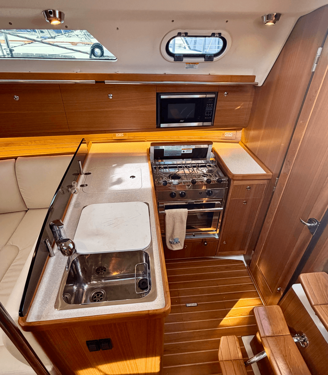 2023 Catalina 355 - Photo 18