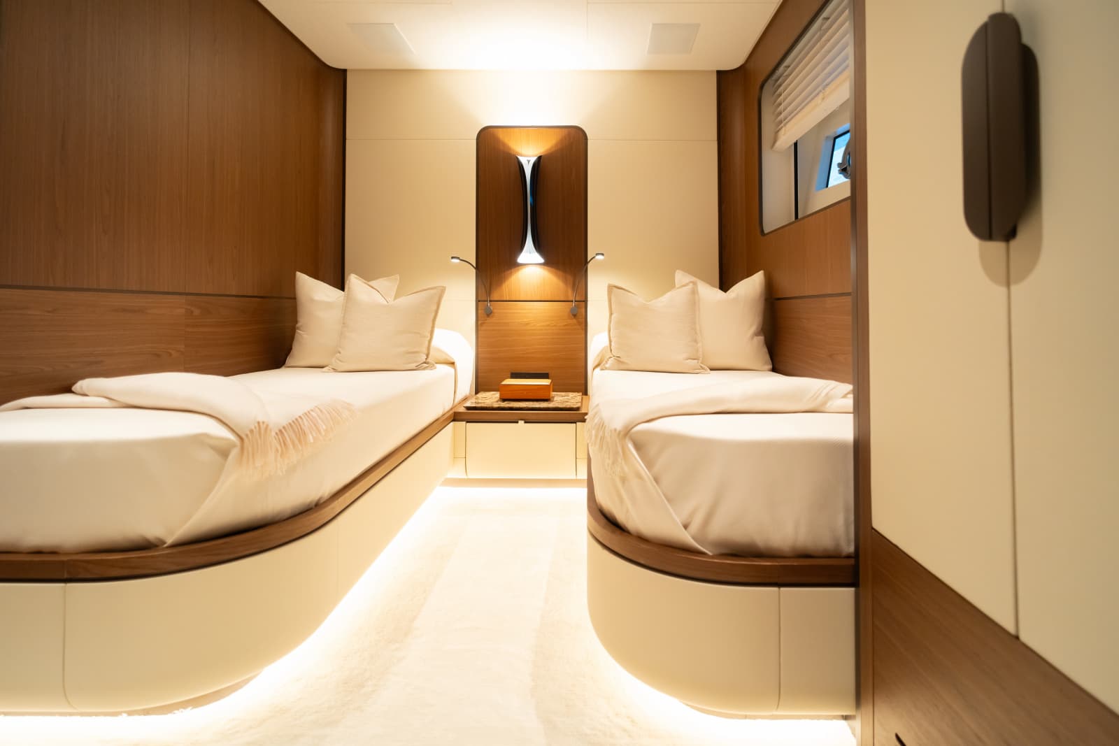 2027 Extra Yachts X90 Fast - Photo 52