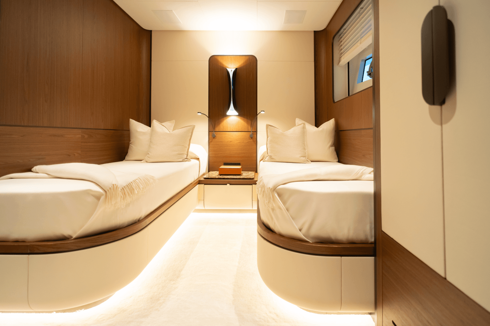 2027 Extra Yachts X90 Fast - Photo 52