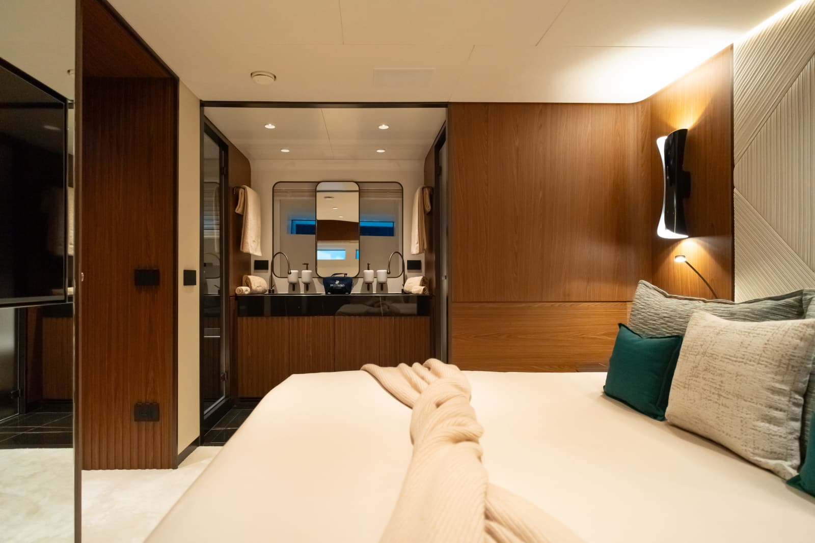 2027 Extra Yachts X90 Fast - Photo 39