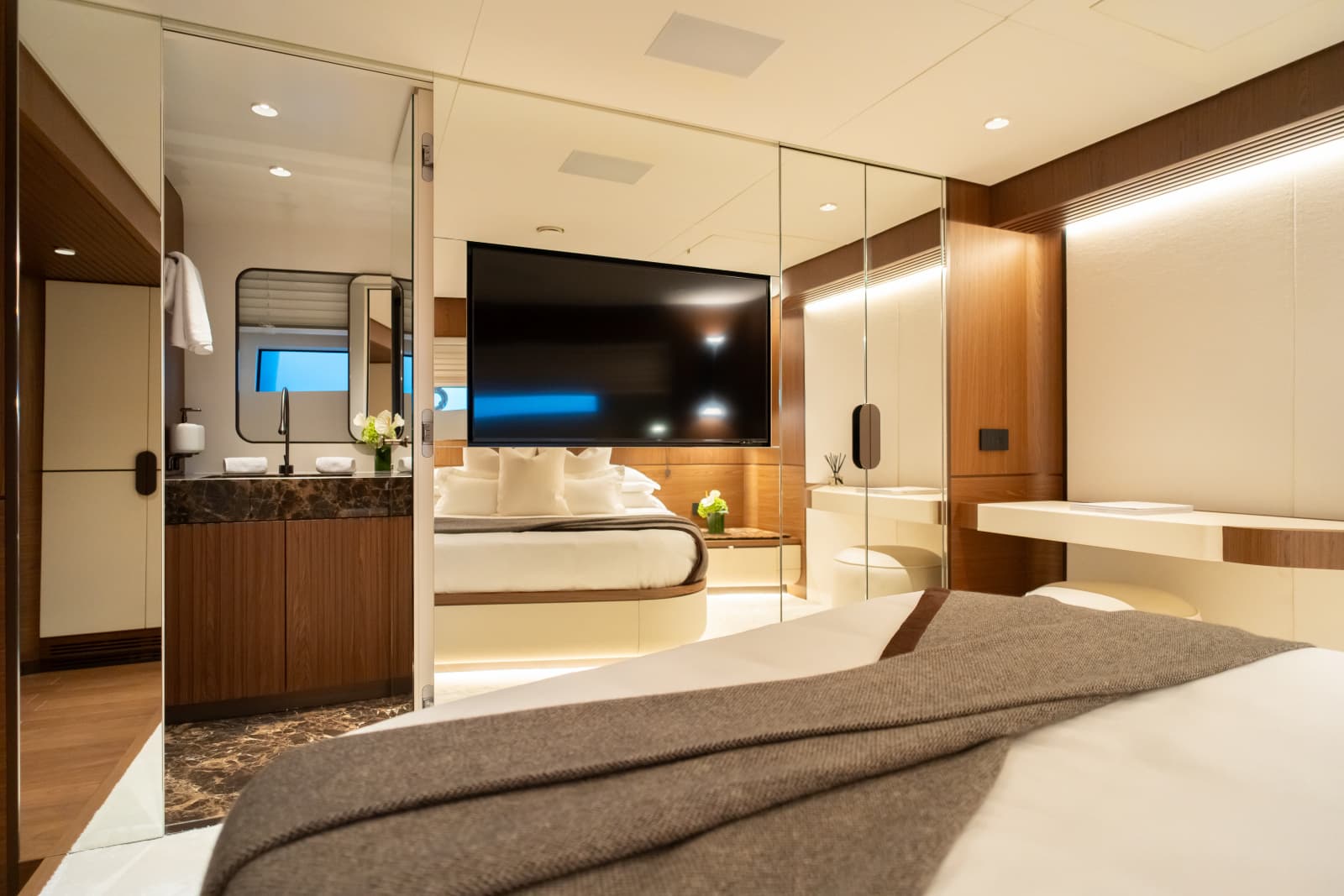 2027 Extra Yachts X90 Fast - Photo 46