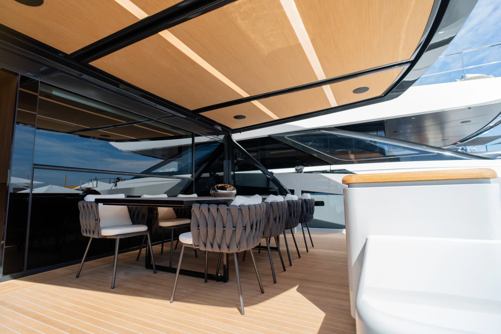2027 Extra Yachts X90 Fast - Photo 14