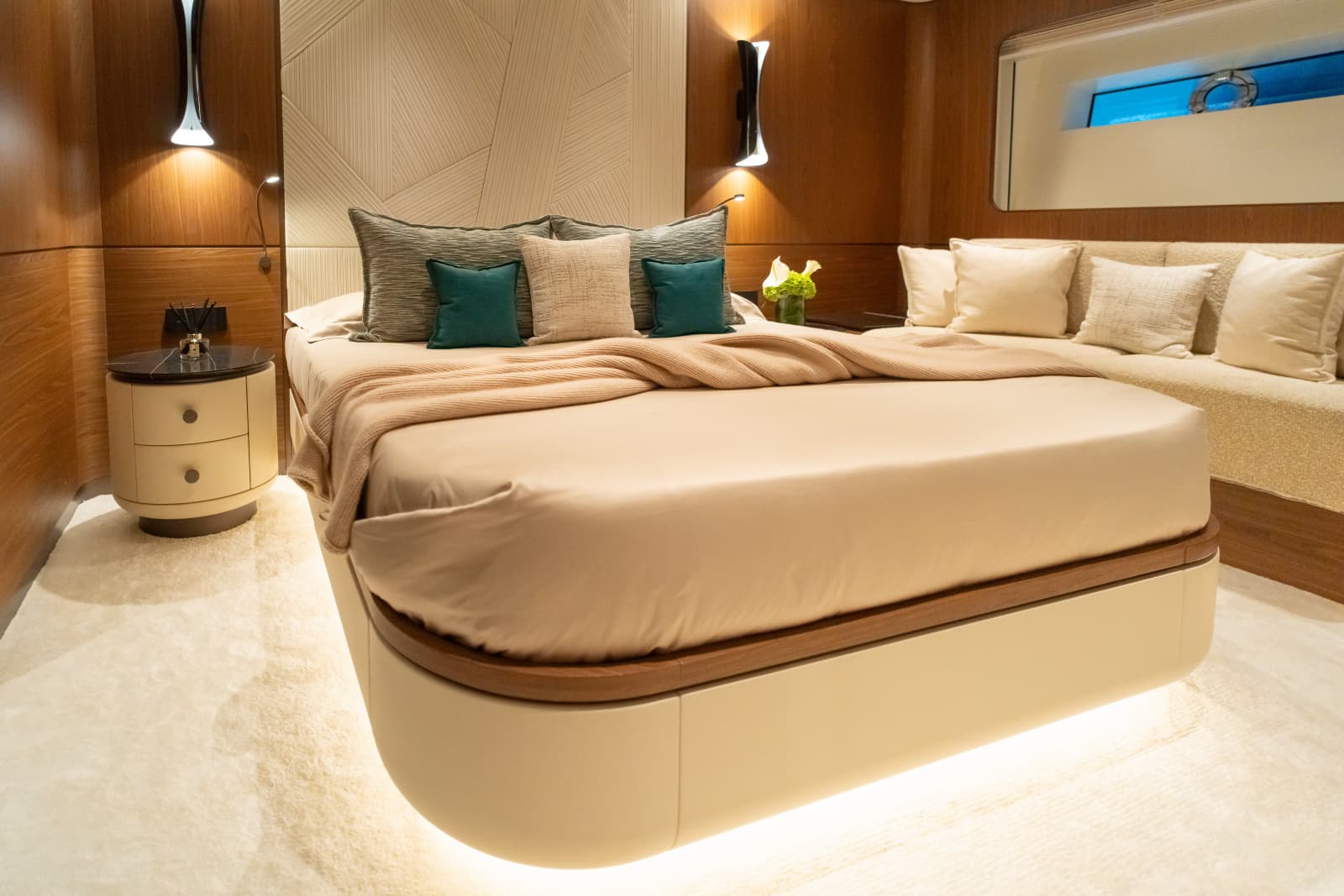 2027 Extra Yachts X90 Fast - Photo 38